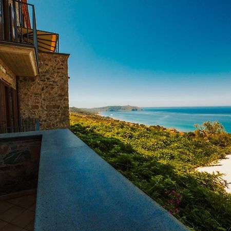 Residenza Golfo Degli Ulivi Aparthotel Каприоли Екстериор снимка