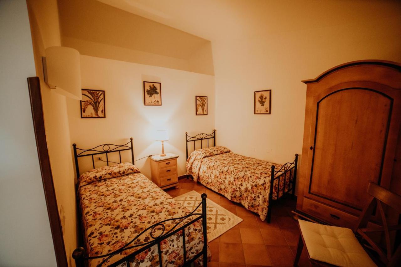Residenza Golfo Degli Ulivi Aparthotel Каприоли Екстериор снимка