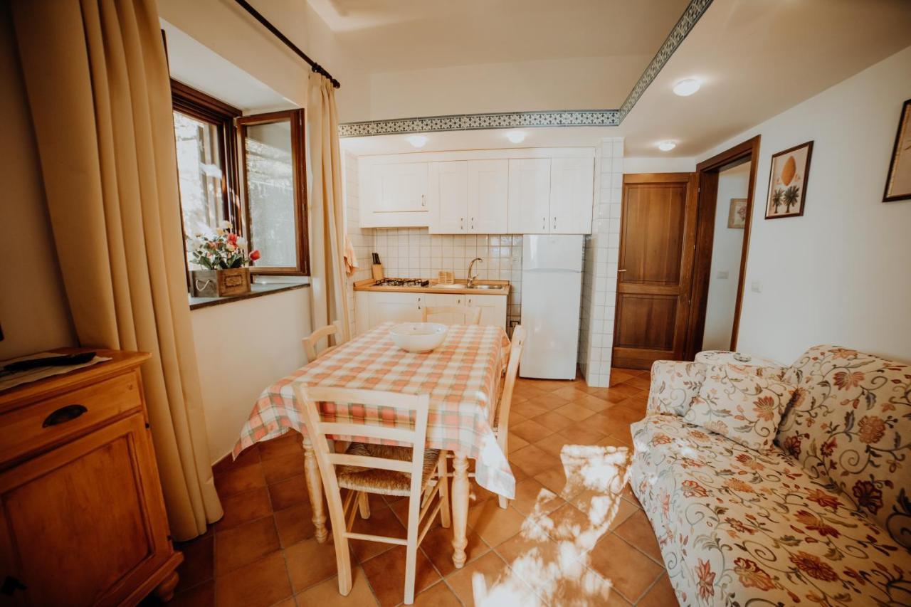 Residenza Golfo Degli Ulivi Aparthotel Каприоли Екстериор снимка
