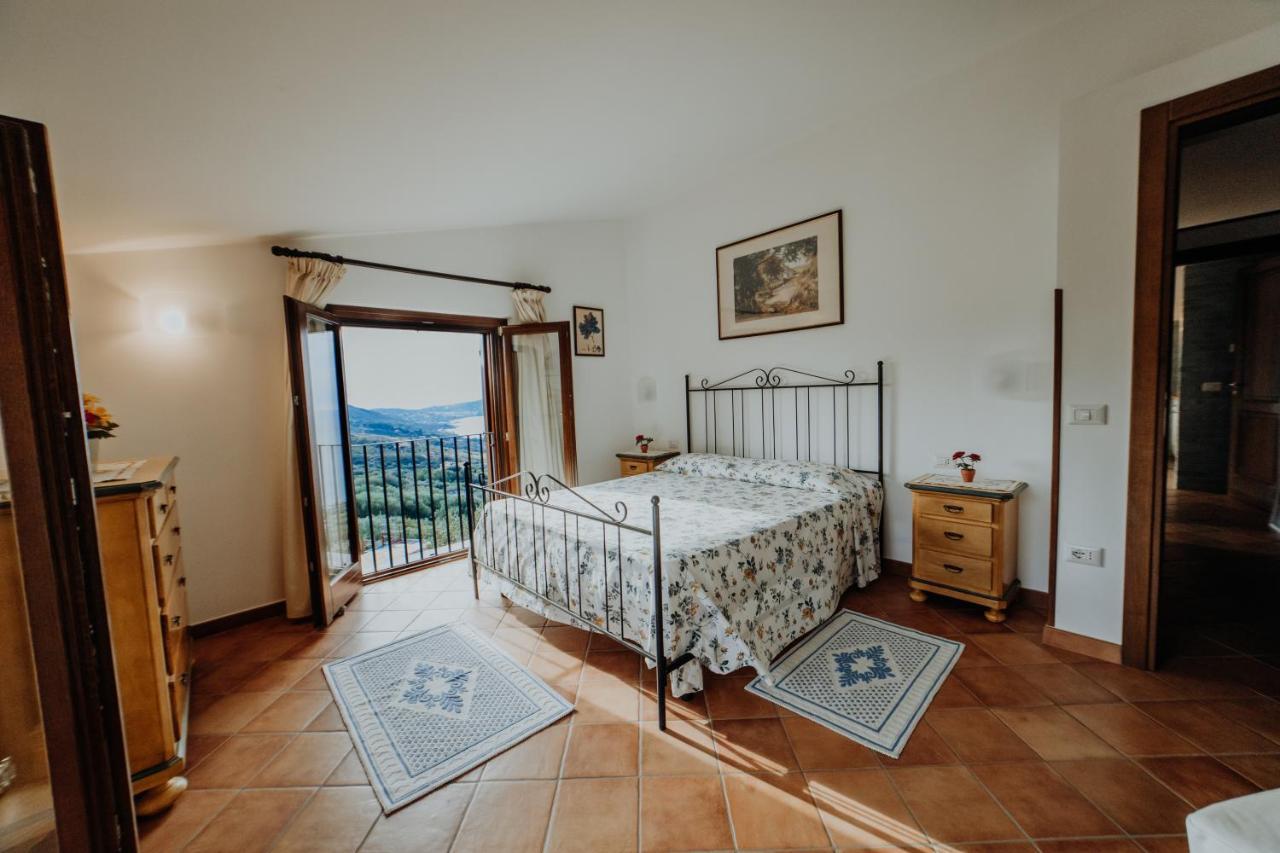 Residenza Golfo Degli Ulivi Aparthotel Каприоли Екстериор снимка