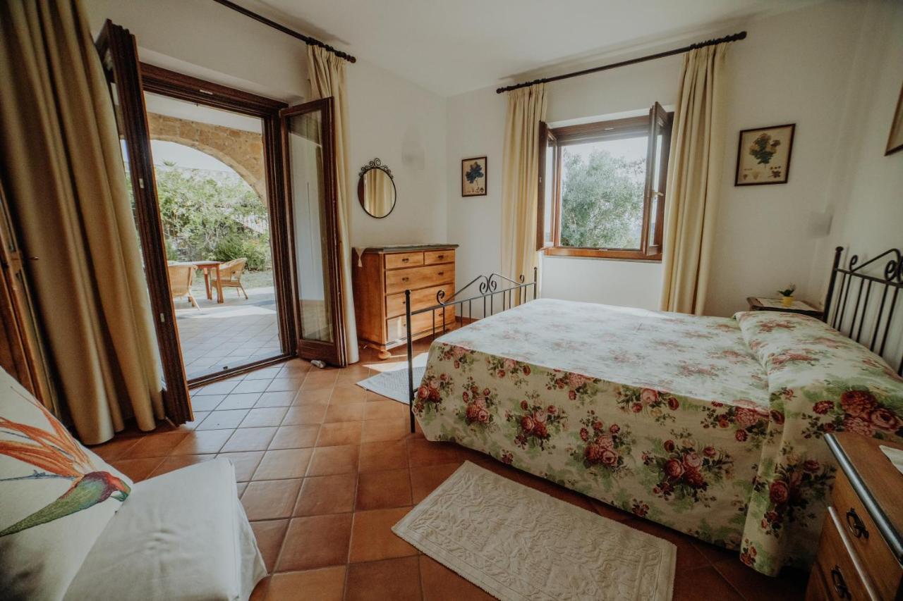 Residenza Golfo Degli Ulivi Aparthotel Каприоли Екстериор снимка