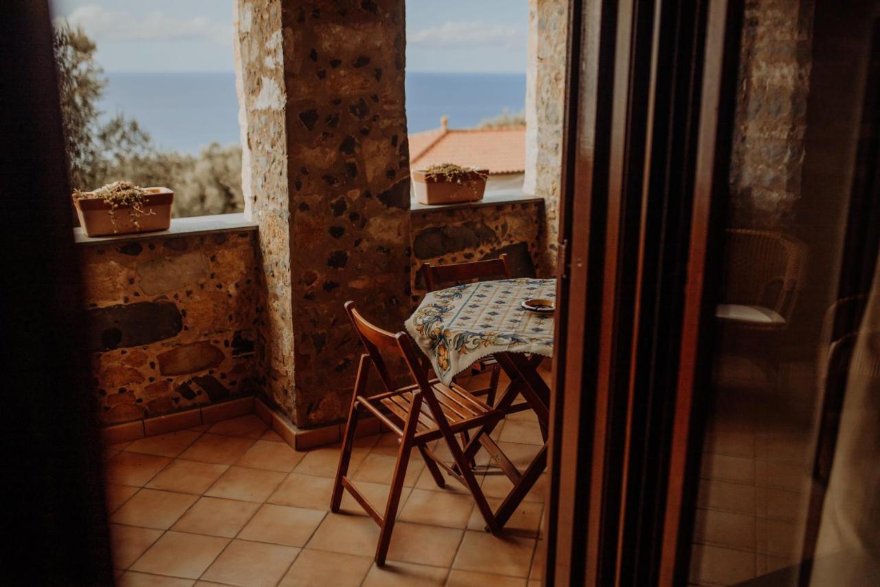 Residenza Golfo Degli Ulivi Aparthotel Каприоли Екстериор снимка