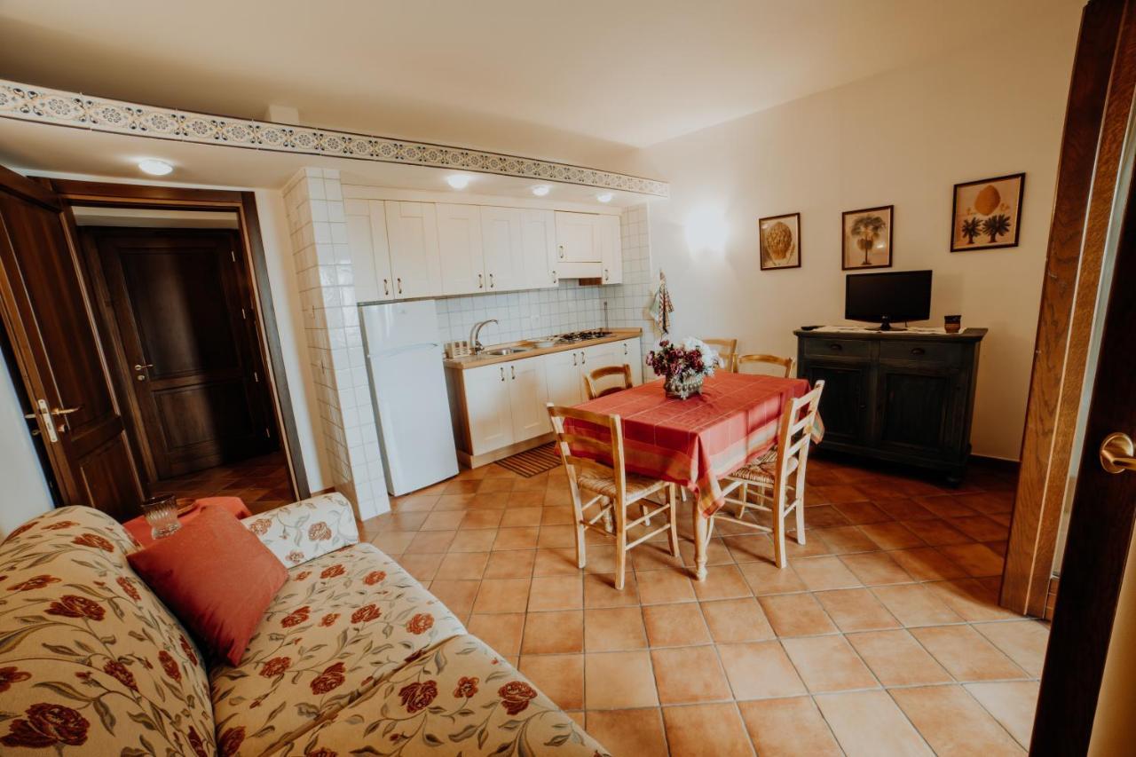 Residenza Golfo Degli Ulivi Aparthotel Каприоли Екстериор снимка