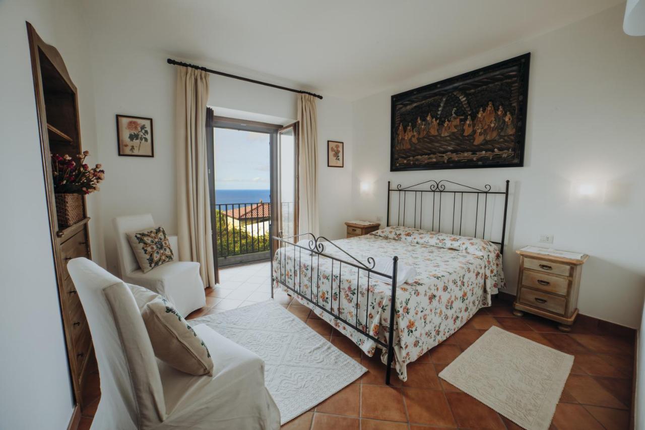 Residenza Golfo Degli Ulivi Aparthotel Каприоли Екстериор снимка