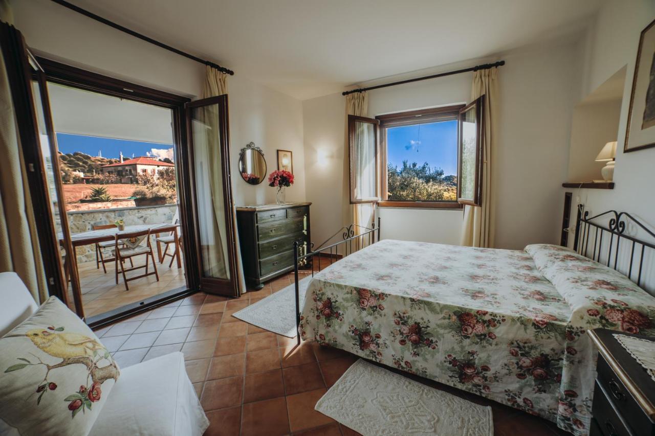 Residenza Golfo Degli Ulivi Aparthotel Каприоли Екстериор снимка