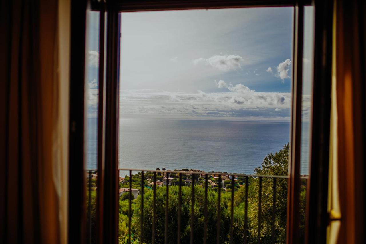 Residenza Golfo Degli Ulivi Aparthotel Каприоли Екстериор снимка