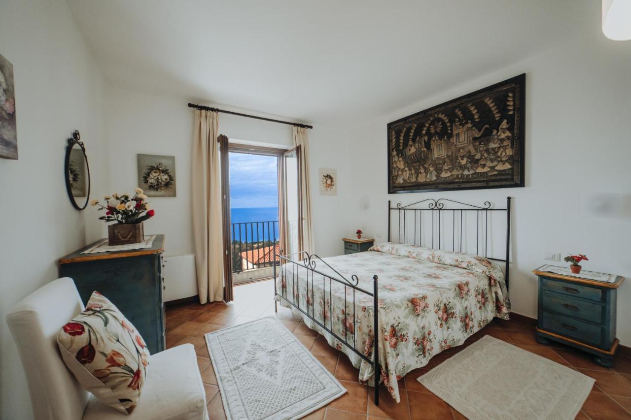 Residenza Golfo Degli Ulivi Aparthotel Каприоли Екстериор снимка