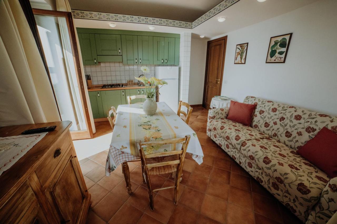 Residenza Golfo Degli Ulivi Aparthotel Каприоли Екстериор снимка