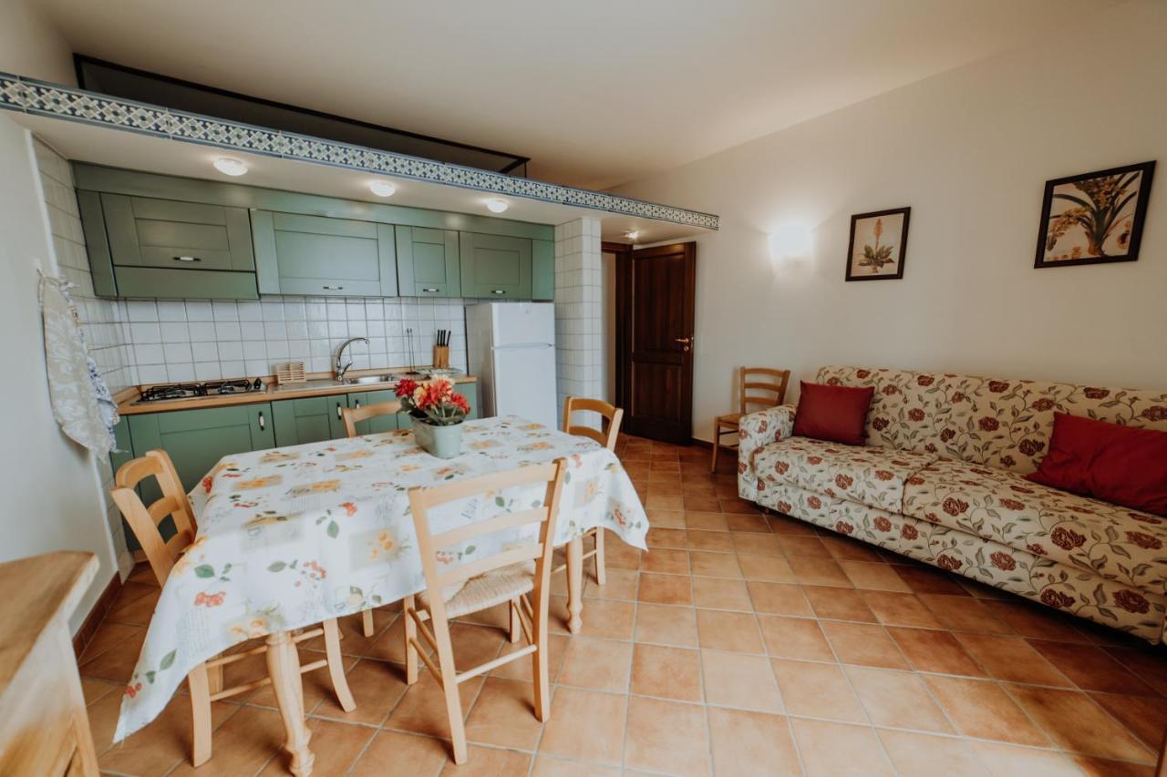 Residenza Golfo Degli Ulivi Aparthotel Каприоли Екстериор снимка