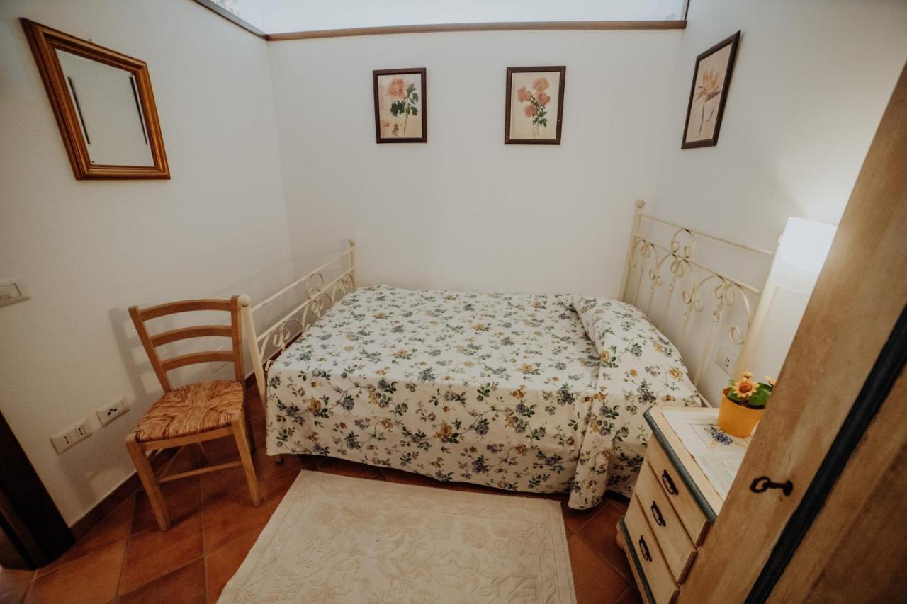 Residenza Golfo Degli Ulivi Aparthotel Каприоли Екстериор снимка