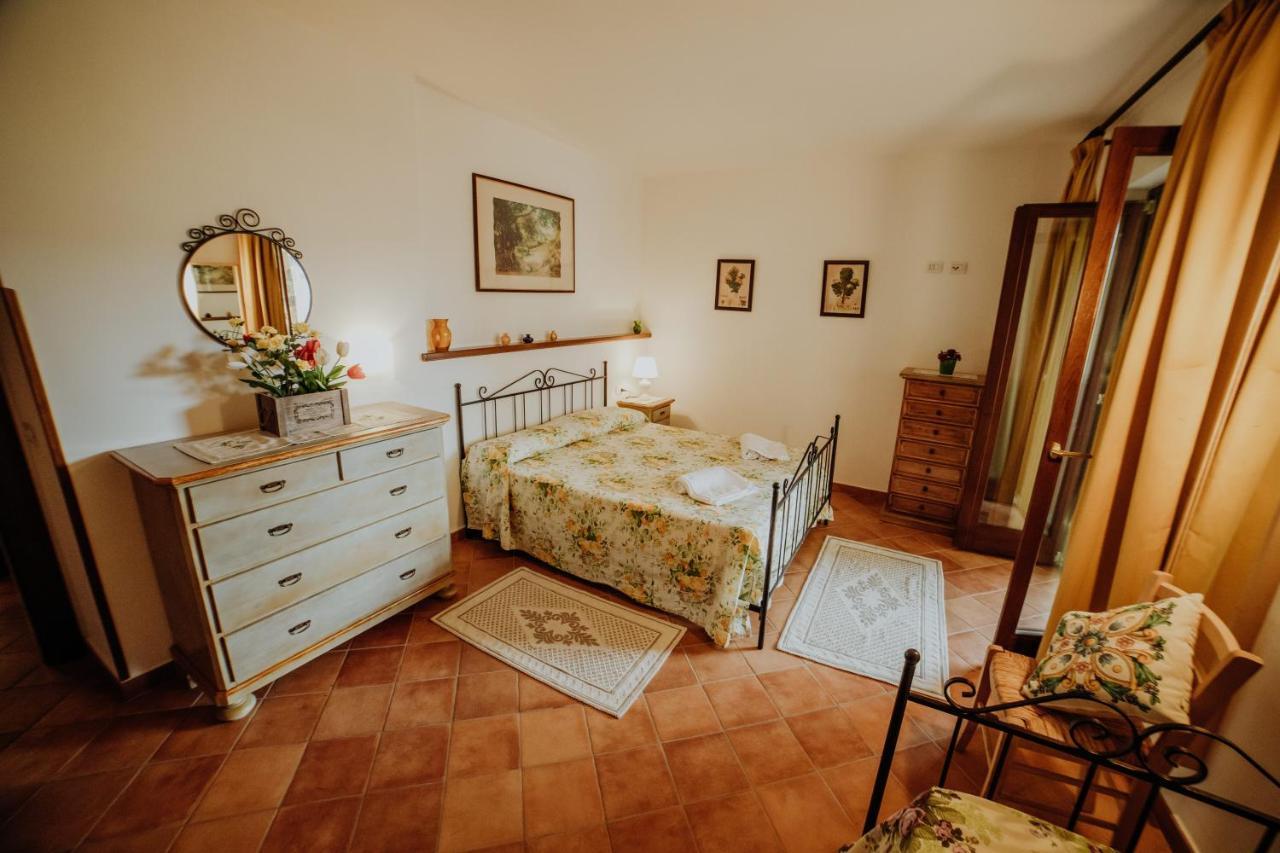 Residenza Golfo Degli Ulivi Aparthotel Каприоли Екстериор снимка