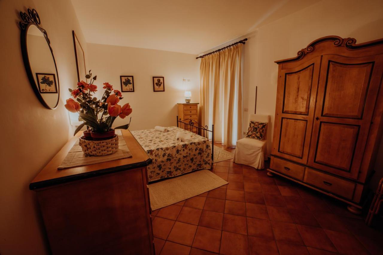 Residenza Golfo Degli Ulivi Aparthotel Каприоли Екстериор снимка
