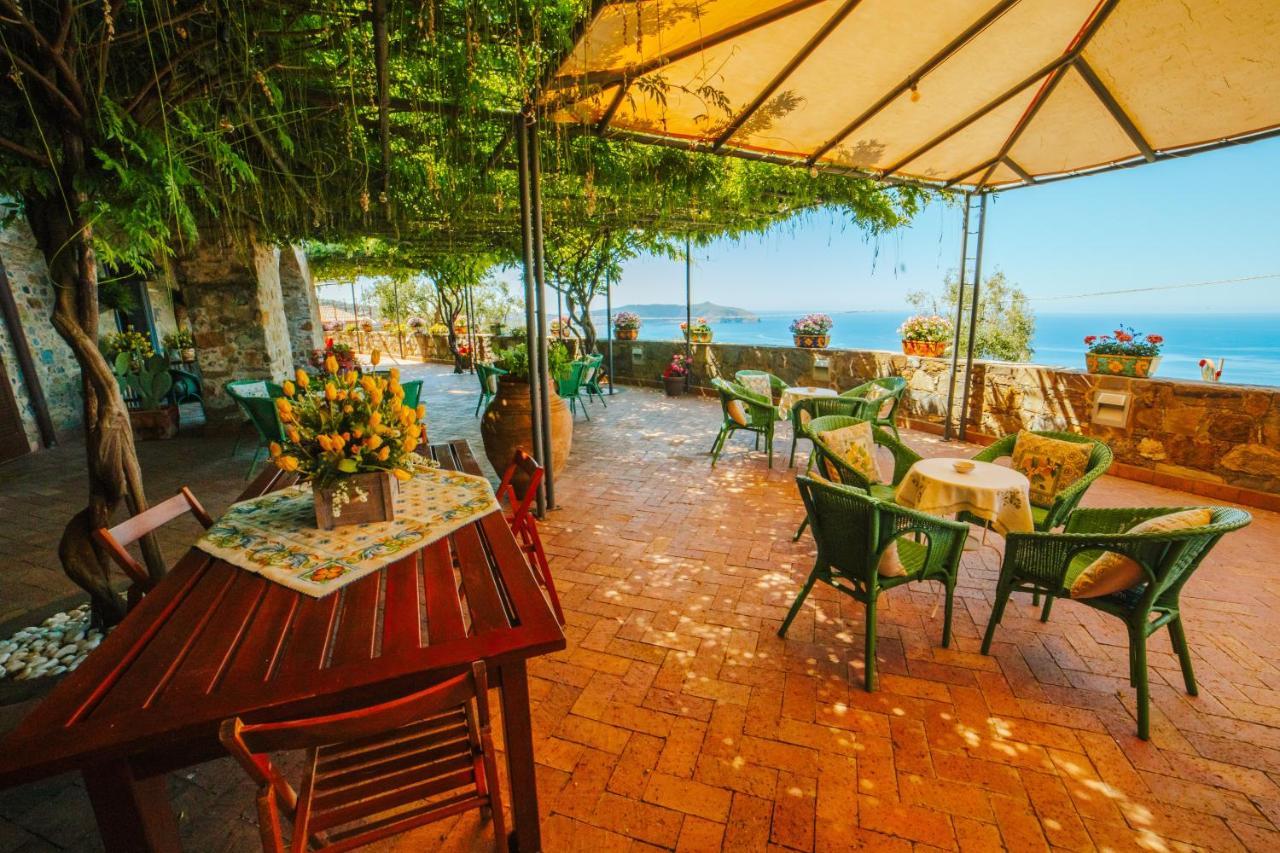 Residenza Golfo Degli Ulivi Aparthotel Каприоли Екстериор снимка