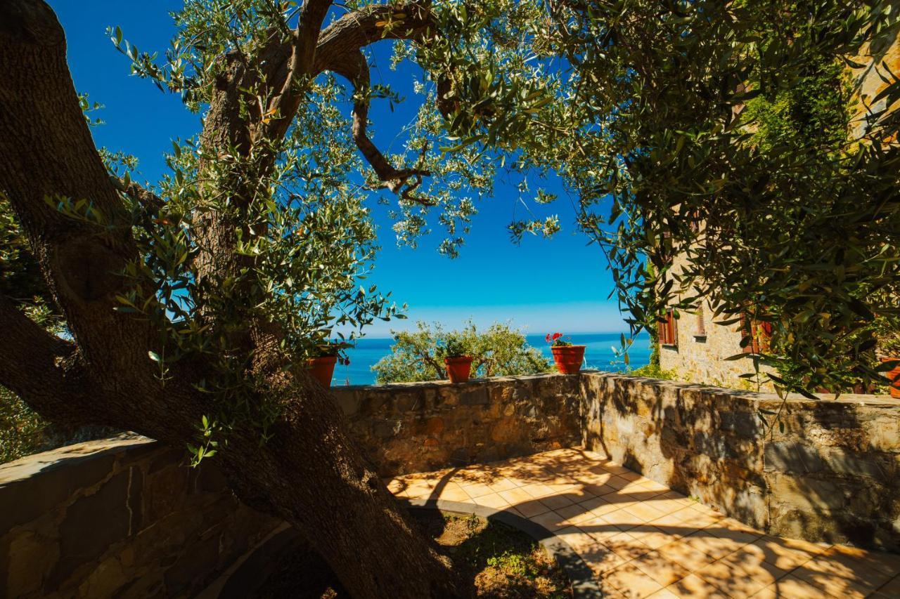 Residenza Golfo Degli Ulivi Aparthotel Каприоли Екстериор снимка